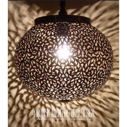 Moroccan restaurant lighting